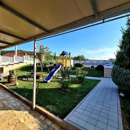 Spacious For 10 With A Big Private Pool Vila