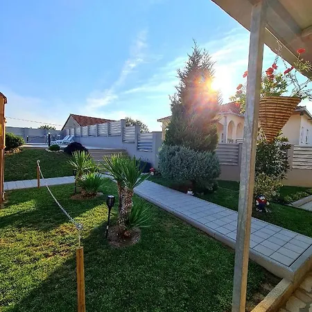 Spacious For 10 With A Big Private Pool