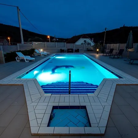 Spacious For 10 With A Big Private Pool Trilj