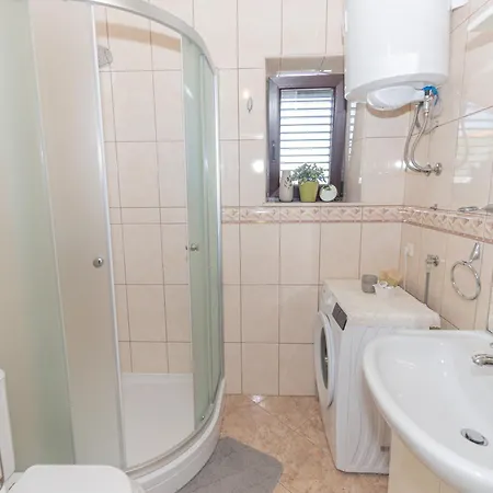 Spacious For 10 With A Big Private Pool