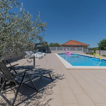Spacious For 10 With A Big Private Pool Villa *
