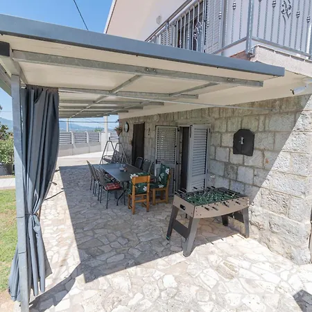 Spacious For 10 With A Big Private Pool * Trilj