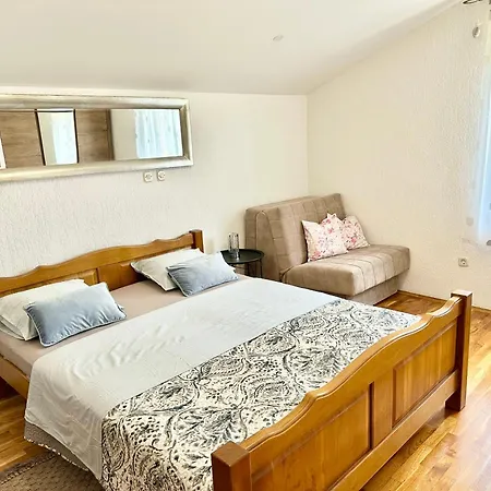 Spacious For 10 With A Big Private Pool Trilj