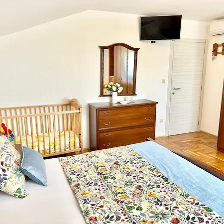 Spacious For 10 With A Big Private Pool * Trilj