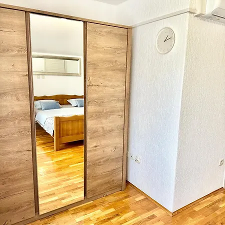 Spacious For 10 With A Big Private Pool