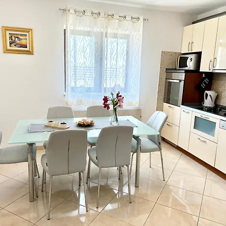 Spacious For 10 With A Big Private Pool Villa *