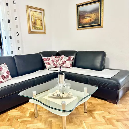 Villa Spacious For 10 With A Big Private Pool *