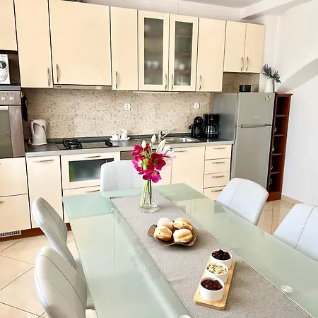 Spacious For 10 With A Big Private Pool * Trilj