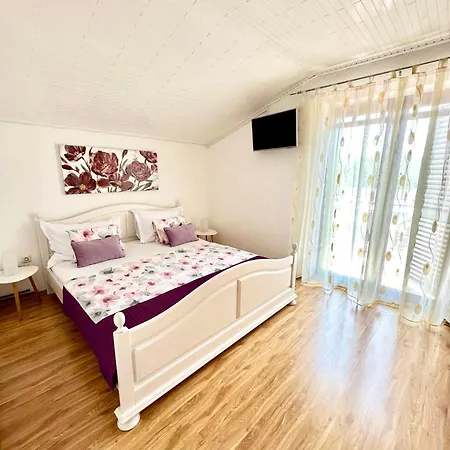 Spacious For 10 With A Big Private Pool Villa