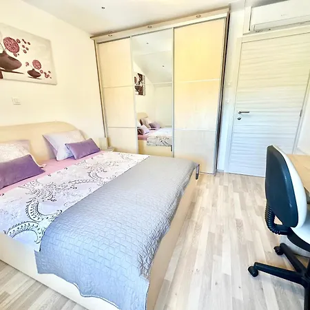 Spacious For 10 With A Big Private Pool